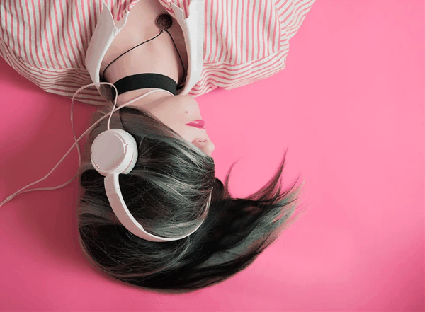 <b>14岁女生长期戴耳机致噪音性耳聋 如何健康用耳机？这几点要注意</b>